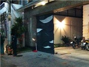 Bóng đá anh, ngoại hạng anh, lịch thi đấu euro 2012, TP.HCM:  Bị cửa sắt tự động kẹt phải, bé trai 4 tuổi tử vong